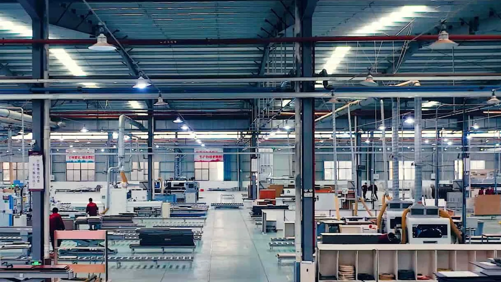 Planta de producción de George Group en Foshan durante la fabricación de un pedido de gabinetes de cocina